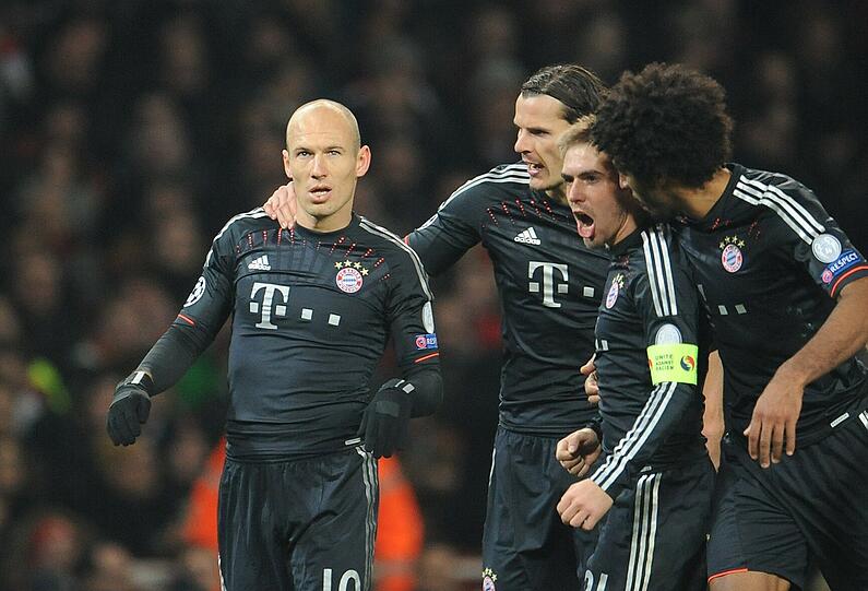 Daniel Van Buyten, Arjen Robben, Philipp Lahm und Dante in Feierlaune. Alle vier Spieler hatten ein richtig starkes Spiel gezeigt. Wer soll diese Bayern noch stoppen?