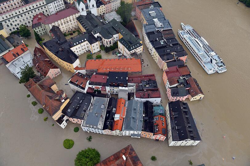 Die Jahrhundert-Flut: Die bewegenden Hochwasser-Bilder.