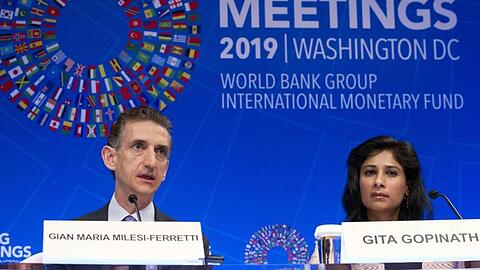 Gian Maria Milesi-Ferretti, stellvertretender Direktor der Forschungsabteilung beim IWF, neben Gita Gopinath, der IWF-Chefvolkswirtin.