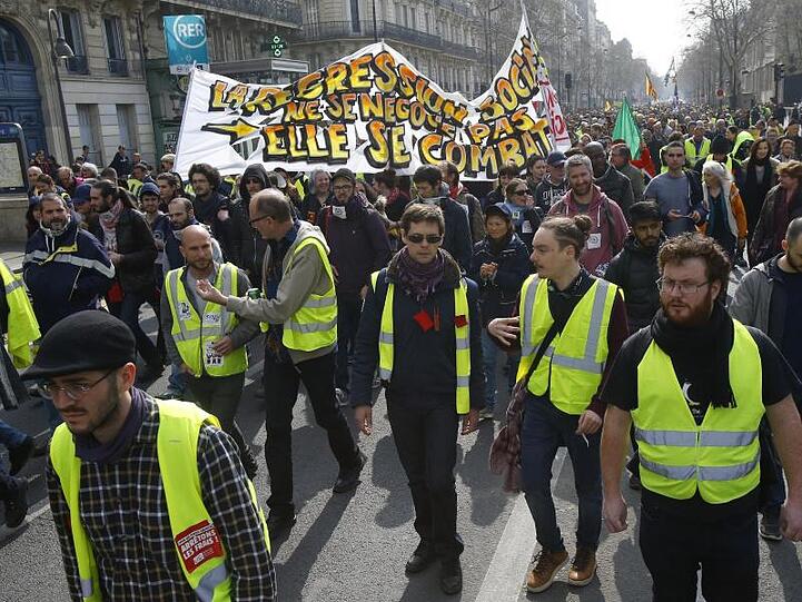 In Frankreich stagnierte der private Konsum. Dies dürfte Experten zufolge auch eine Folge der sogenannten Gelbwesten-Proteste gewesen sein, unter denen der Einzelhandel besonders zu leiden hatte..