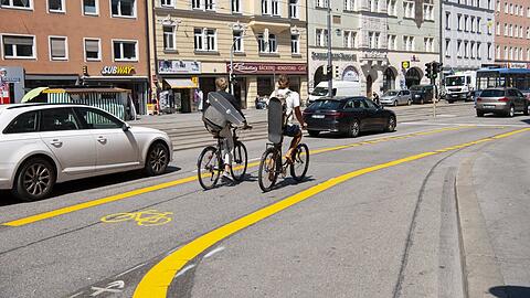 Ein Pop-up-Radweg im Sommer 2020 auf der Zweibrückenstraße. (Archivbild)