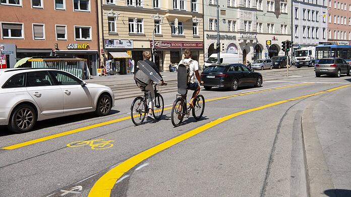 Ein Pop-up-Radweg im Sommer 2020 auf der Zweibrückenstraße. (Archivbild)