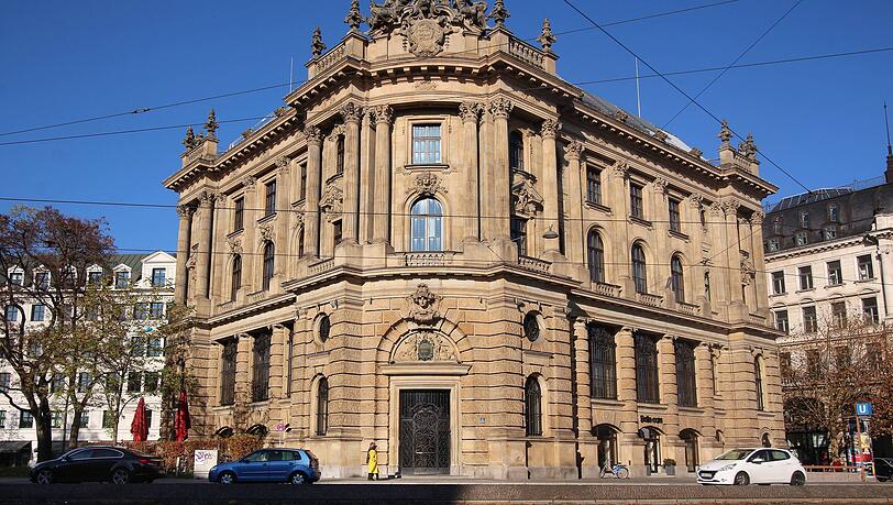 Die Alte Börse am Lenbachplatz: Vor einigen Jahren war hier der Club Heart. Er wurde berühmt-berüchtigt.