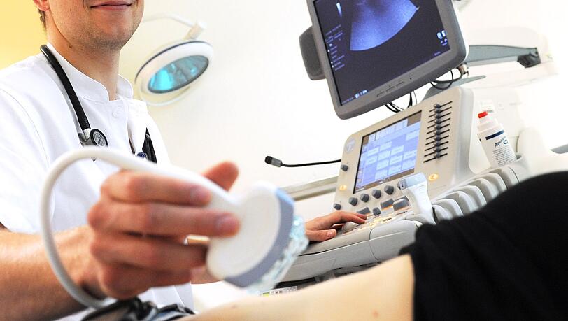 Für bestimmte Ultraschall-Untersuchungen müssen Patienten selbst zahlen. (Archivbild) Für bestimmte Ultraschall-Untersuchungen müssen Patienten selbst zahlen. (Archivbild)