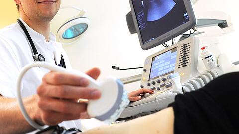 F&uuml;r bestimmte Ultraschall-Untersuchungen m&uuml;ssen Patienten selbst zahlen. (Archivbild)