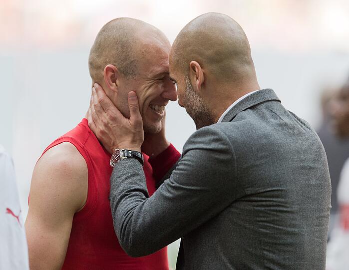 Feucht-fröhliche Meisterfeier. Die Jubel-Bilder aus der Allianz-Arena
