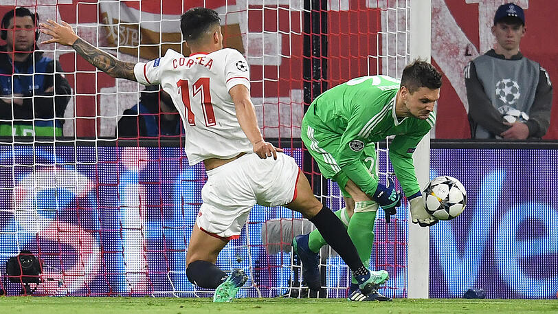 Sven Ulreich: Note 3 - Stets aufmerksam, wenn die Sevillanos vor sein Tor kamen &ndash; was selten der Fall war. Schmerzhaft: Sarabia erwischte Ulreich mit dem Fuß an der Hand (17.).