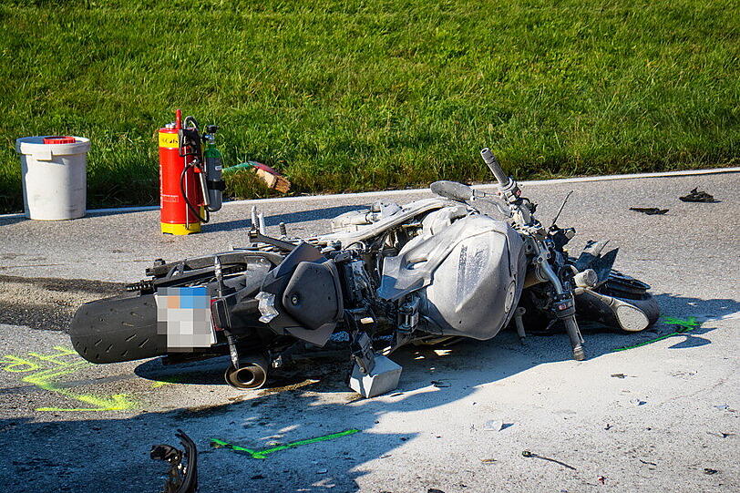 Auf der B20 bei Bayerisch Gmain kollidierten die beiden Motorräder frontal.