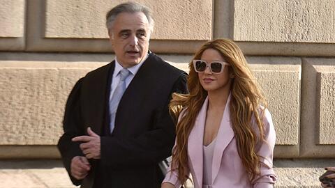 Prozess abgewendet: Sängerin Shakira am Montag in Barcelona mit einem ihrer Anwälte.