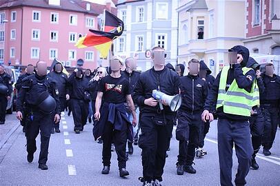 Rechtsextremisten stören die CSD-Feierlichkeiten in Landshut. Rechtsextremisten stören die CSD-Feierlichkeiten in Landshut.