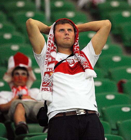Co-Gastgeber Polen ist aus der EM ausgeschieden, Griechenland steht überraschend im Viertelfinale. Tränen bei den polnischen Fans und Jubel bei den Hellas-Anhängern. Die Bilder.