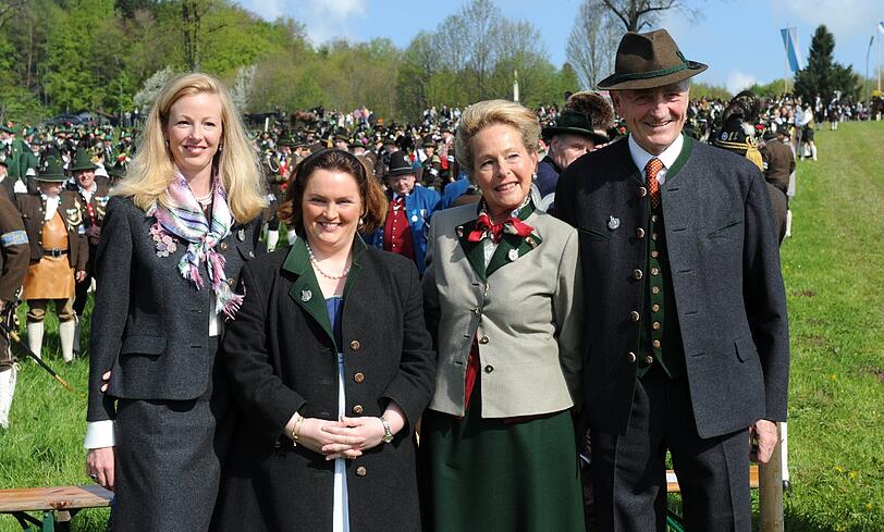 Herzog Max in Bayern (r-l), Herzogin Elizabeth in Bayern, Herzogin Helene in Bayern und Herzogin Maria Anna.
