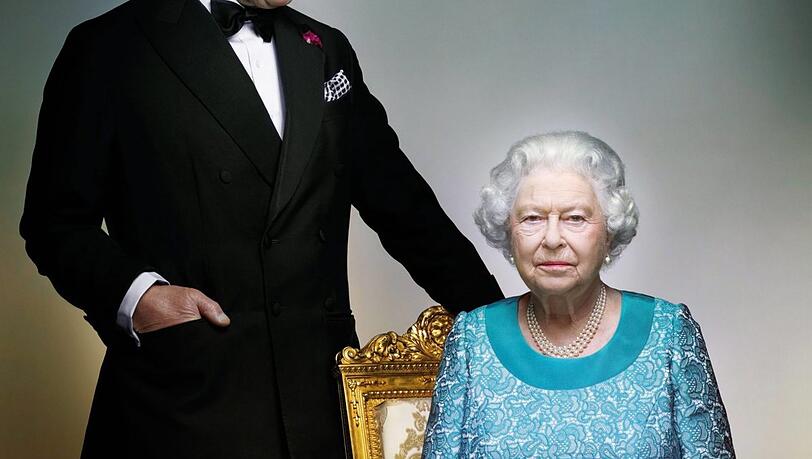 Queen Elizabeth ll. und Prinz Charles.