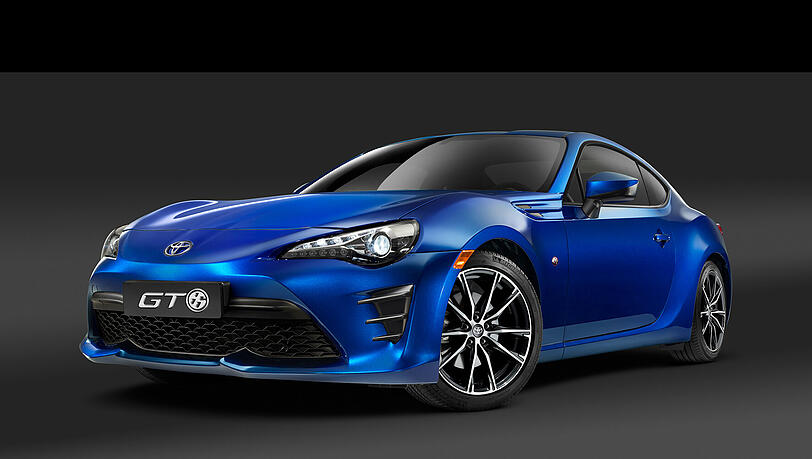 Bekam ein leichtes Facelift und mehr Ausstattung spendiert: der neue Toyota GT86, Modelljahr 2017. Bekam ein leichtes Facelift und mehr Ausstattung spendiert: der neue Toyota GT86, Modelljahr 2017.