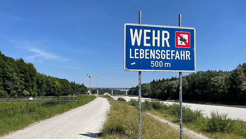 Weil es bei der alten Anlage schon mehrere Rettungseinsätze gab, wurde die Lenkung der Kanu- und Schlauchbootfahrer besonders berücksichtigt. Weil es bei der alten Anlage schon mehrere Rettungseinsätze gab, wurde die Lenkung der Kanu- und Schlauchbootfahrer besonders berücksichtigt.