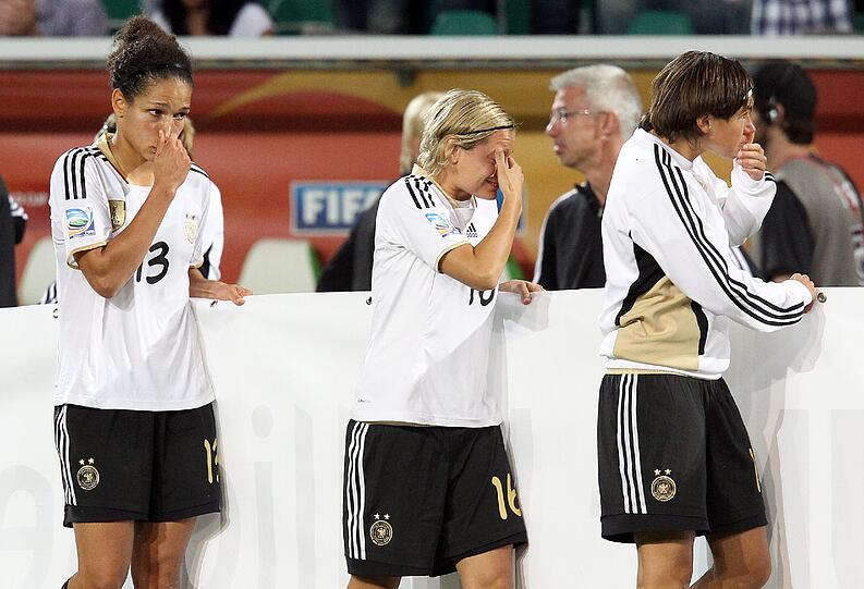 Tränen, Trauer und Fassungslosigkeit nach dem WM-Aus - und Zwanziger gibt den Tröster. Die Bilder