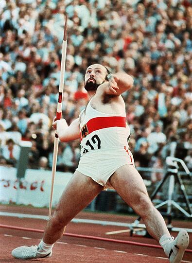 Auch der Deutsche Meister Klaus Wolfermann sicherte sich eine Goldmedaille - er schleuderte den Speer 90,48 m weit in den Münchner Himmel.