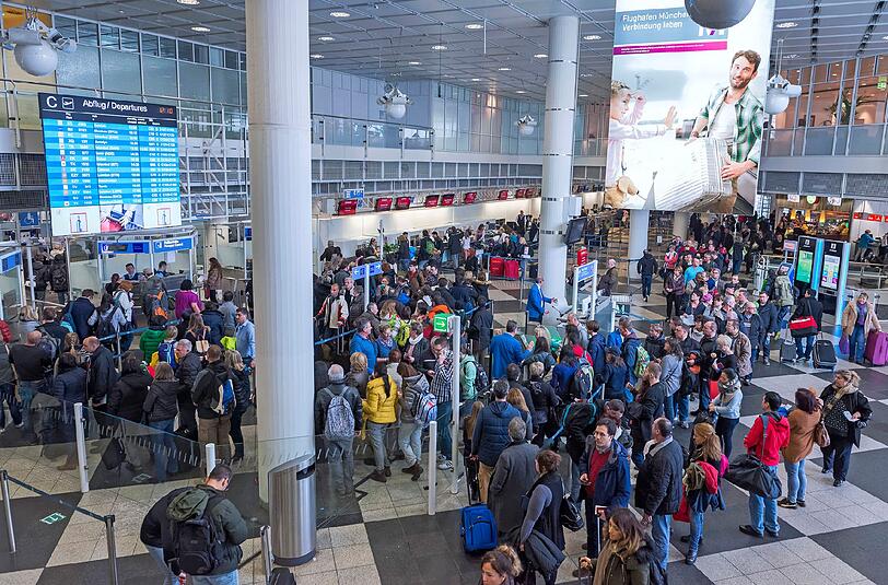 Rekord am Flughafen: Erstmals fertigte der Airport mehr als eine Million Menschen innerhalb einer Woche ab.