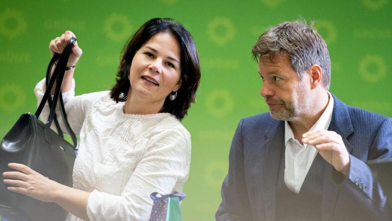 Die Grünen-Bundesvorsitzenden Annalena Baerbock und Robert Habeck vor Beratungen über das Ergebnis der Thüringer Landtagswahl. Die Grünen-Bundesvorsitzenden Annalena Baerbock und Robert Habeck vor Beratungen über das Ergebnis der Thüringer Landtagswahl.