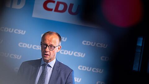 Friedrich Merz, CDU-Vorsitzender, nimmt nach der gemeinsamen Präsidiumssitzung von CDU und CSU an einer abschließenden Pressekonferenz teil.