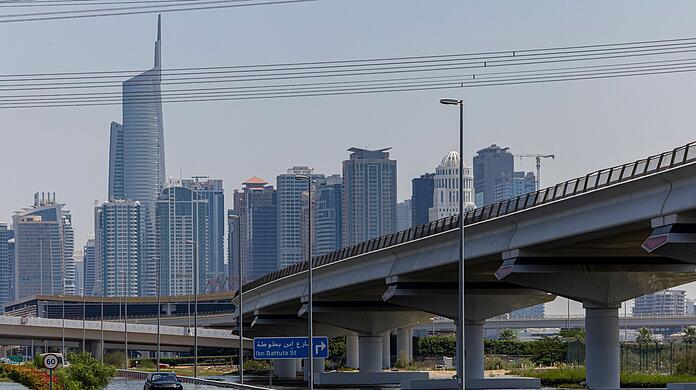 Hochwasser in Dubai. In den Vereinigten Arabischen Emiraten kam es nach schweren Regenfällen zu Überschwemmumngen.