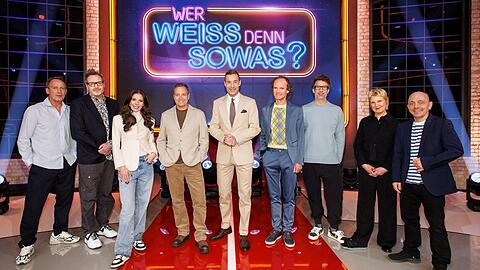 Diese Stars messen sich bei Kai Pflaume (M.) in einer XXL-Ausgabe der Rateshow "Wer wei&szlig; denn sowas".