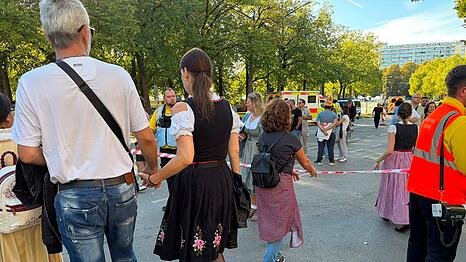 Absperrband am Bavariaring: Die Eing&auml;nge zum Oktoberfest k&ouml;nnen heute zeitweise dicht sein