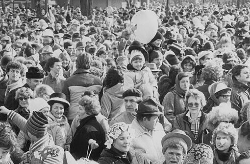 So hat man den Viktualienmarkt selten gesehen: Das Stadtarchiv präsentiert zum 25. Jubiläum des Marktfrauentanzes alte Bilder.