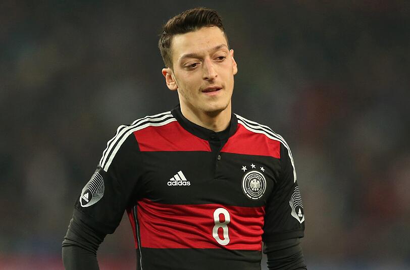 Mesut Özil wurde bei seiner Auswechslung vom Stuttgarter Publikum gnadenlos ausgepfiffen.