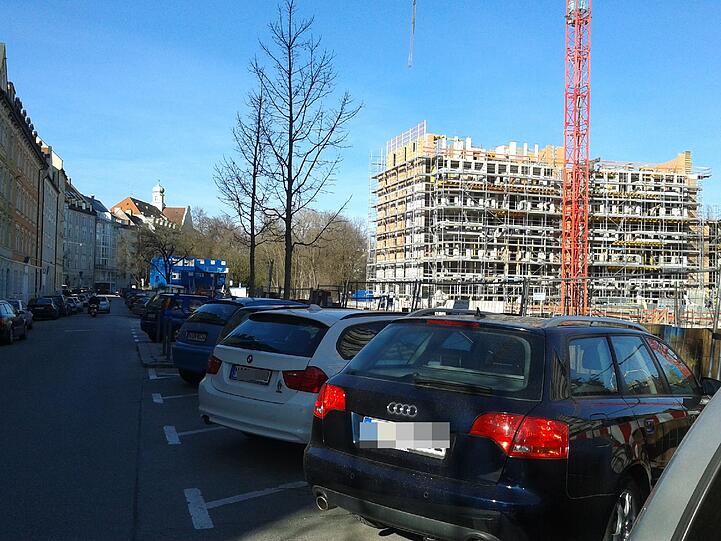 Die Anwohner rund um die Baustelle müssen Geduld mitbringen. Wegen der wechselnden Halteverbote gab's zeitweise schon einige Knöllchen.