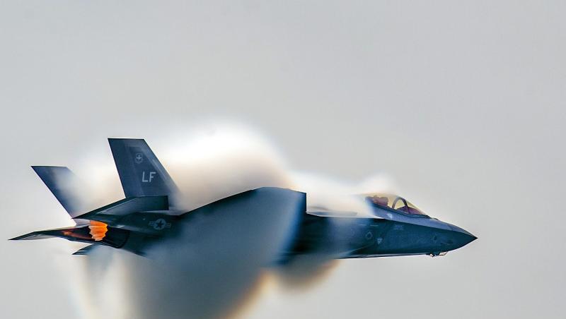 Wegen des geplanten Kaufs eines russischen Raketenabwehrsystems durch die Türkei leiten die USA Schritte zum Ausschluss des Nato-Partners aus dem F-35-Kampfjetprogramm ein. Wegen des geplanten Kaufs eines russischen Raketenabwehrsystems durch die Türkei leiten die USA Schritte zum Ausschluss des Nato-Partners aus dem F-35-Kampfjetprogramm ein.
