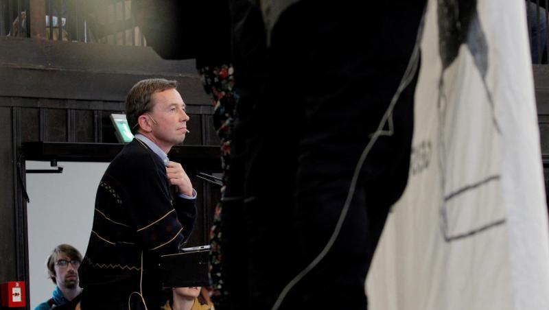 Bernd Lucke versucht in einem Hörsaal der Uni Hamburg seine Antritts-Vorlesung zu halten. Bernd Lucke versucht in einem Hörsaal der Uni Hamburg seine Antritts-Vorlesung zu halten.