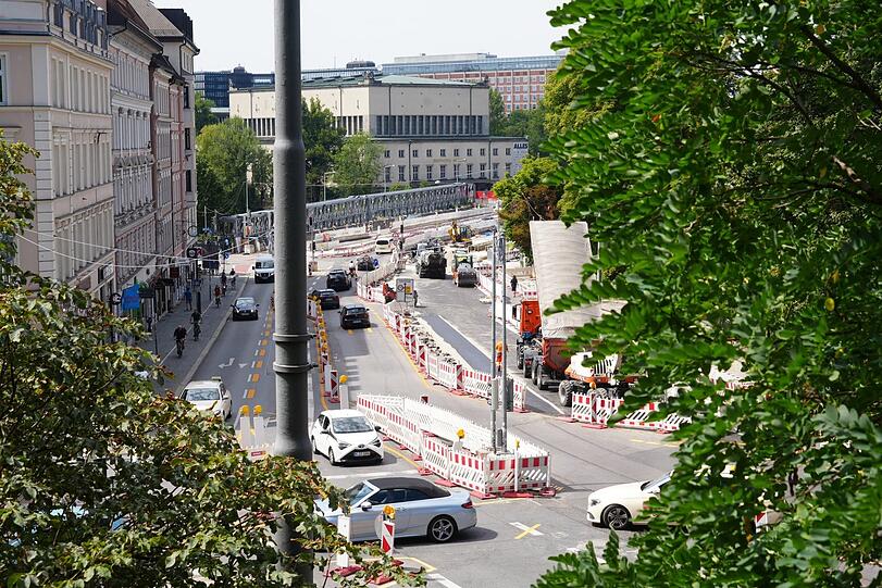 Einspurig mit vielen Verschwenkungen: So schaut die Verkehrsführung an der Ludwigsbrücke aktuell aus.