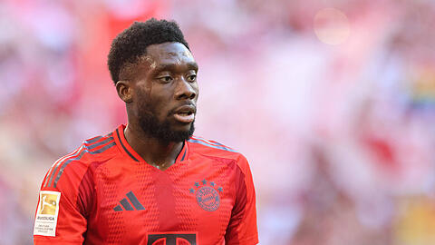 Alphonso Davies im neuen Trikot des FC Bayern: Gibt es dieses Bild auch in der kommenden Saison?