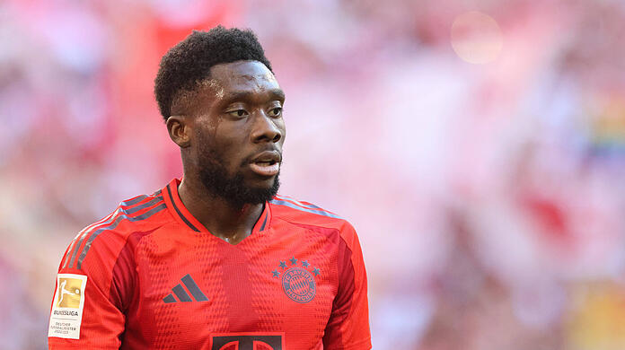 Alphonso Davies im neuen Trikot des FC Bayern: Gibt es dieses Bild auch in der kommenden Saison?
