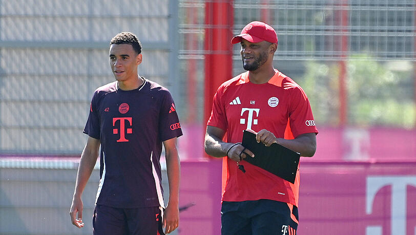 Jamal Musiala und Coach Vincent Kompany verstehen sich gut. Jamal Musiala und Coach Vincent Kompany verstehen sich gut.