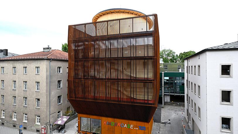 Der preisgekrönte Architekt Francis Kere gestaltete die neue Kita der TUM. Der preisgekrönte Architekt Francis Kere gestaltete die neue Kita der TUM.