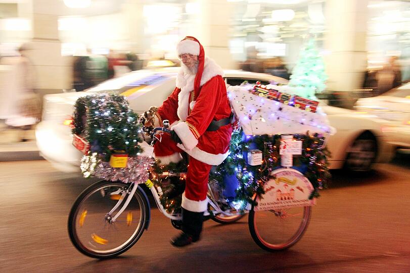 Start ins Weihnachtsgeschäft. Am ersten Adventwochenende stürmten die Münchner die Kaufhäuser. Die Bilder vom Shopping-Rausch.