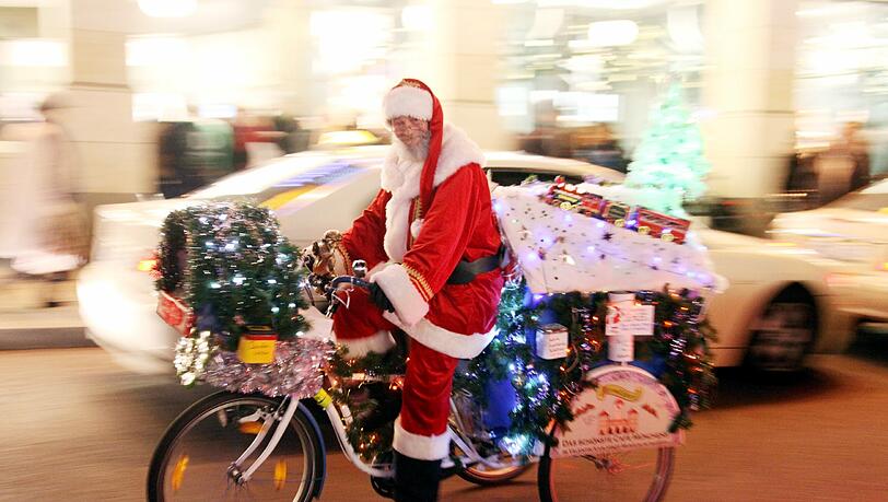 Start ins Weihnachtsgeschäft. Am ersten Adventwochenende stürmten die Münchner die Kaufhäuser. Die Bilder vom Shopping-Rausch. Start ins Weihnachtsgeschäft. Am ersten Adventwochenende stürmten die Münchner die Kaufhäuser. Die Bilder vom Shopping-Rausch.