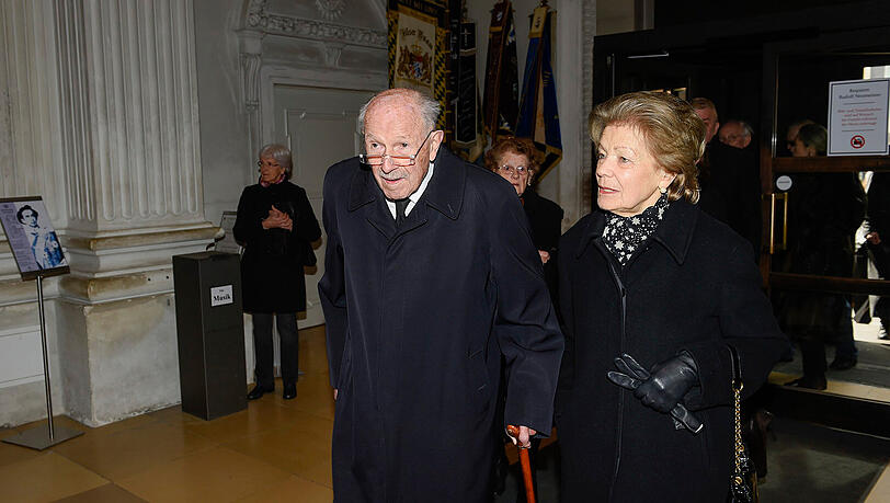 Privatbankier und Mäzen Wilhelm Winterstein mit Frau Adelhaid. Privatbankier und Mäzen Wilhelm Winterstein mit Frau Adelhaid.