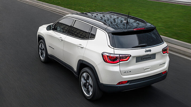Den Jeep Compass gibt es auch mit stylischer Kontrastlackierung für das Dach.
