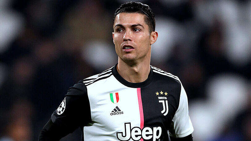 Cristiano Ronaldo feiert seinen Sohn zu dessen zehnten Geburtstag.