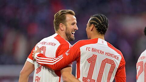 Auch vom 1. FC Heidenheim waren Harry Kane (l.) und Leroy Sané nicht zu stoppen. Der deutsche Nationalspieler legte seinem Sturmpartner zweimal vor.