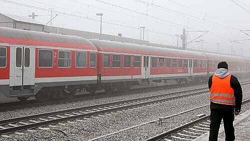 Bahnhof Dachau: Dieser Regionalzug hatte Feuer gefangen. Bahnhof Dachau: Dieser Regionalzug hatte Feuer gefangen.