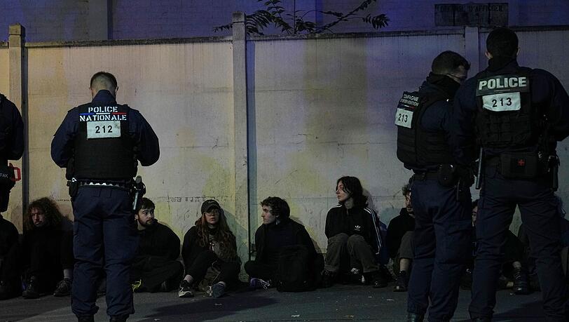 Dutzende Menschen wurden in Paris festgenommen.