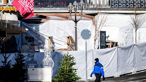 Die betroffene Bar ist wegen der Ermittlungen abgesperrt.