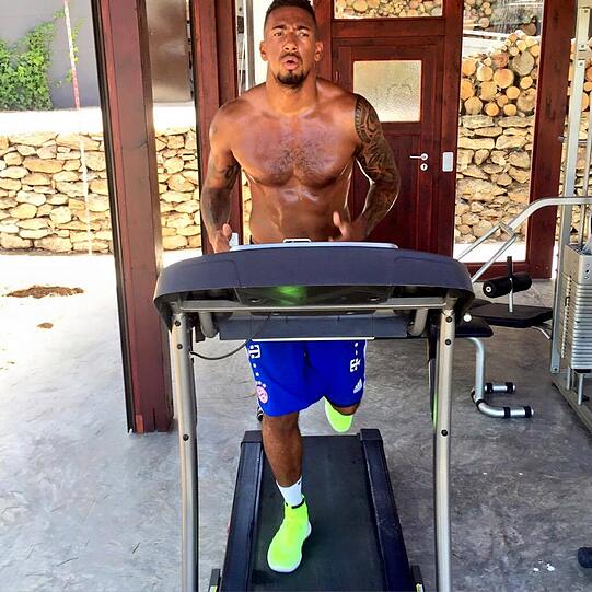"Let's gooooo!" - Jerome Boateng scheint bereit für den Saisonstart.