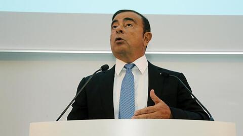 Ob die Anwälte von sich aus ihre Aufgaben niederlegten oder von Ghosn entlassen worden waren, ist unklar.