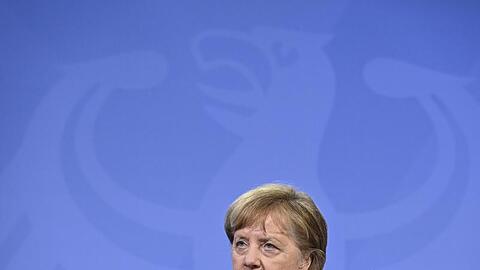 Kanzlerin Angela Merkel dämpft die Hoffnung auf schnelle Lockerungen in der Corona-Pandemie.