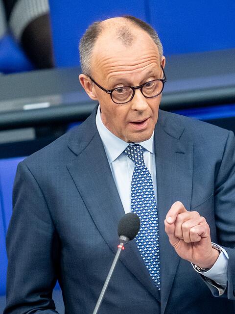 Beim Thema Gewalt gegen Frauen geht es in der Regierungsbefragungn im Bundestag hoch her.